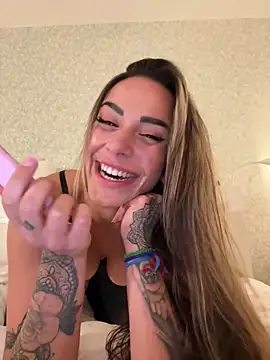 Webcam Model (-Alisa)  is live.Free join now!