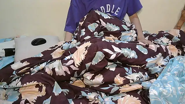 naughtythrouple007 - NaughtyThrouple007's free webcam - UK Sex Cams