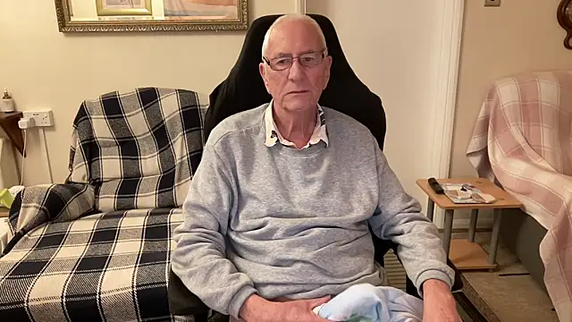 cutaboverest (M grandpa) - #balds #cam2cam #cheap-privates #gays #grandpas #hd #masturbation #medium #recordable-publics #small-audience #striptease #top #uk-models #white