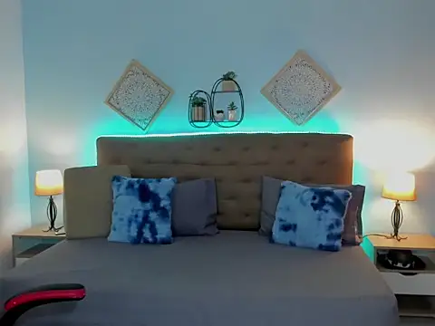 prettyy_zoe - Prettyy_zoe's free webcam - UK Sex Cams