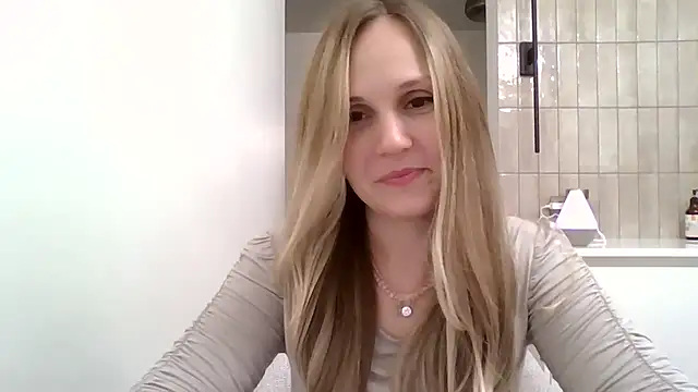 kyrelinn - Kyrelinn's free webcam - UK Sex Cams