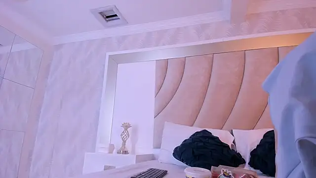 MiaBigBust webcam stripchat model stream image