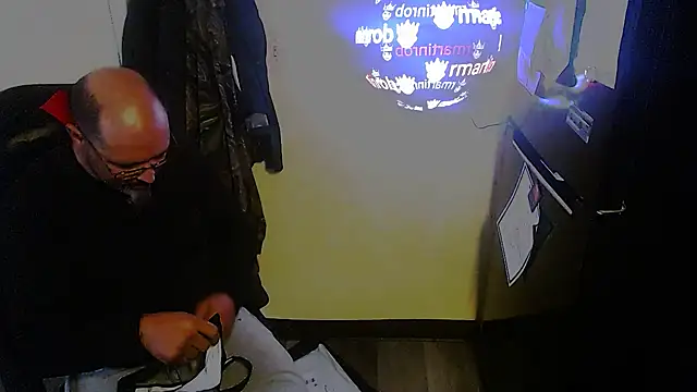 krazylegz - KrazyLegz's free webcam - UK Sex Cams