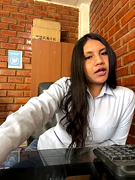 Webcam Model (RUBY_25699)  is live.Free join now!