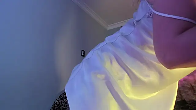 Pamela_Squirtt live cam screenshot female on Home.Pink — Cozy Live Cams & Chat