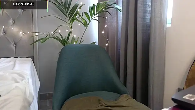 mini_kunis - Mini_kunis's free webcam - UK Sex Cams