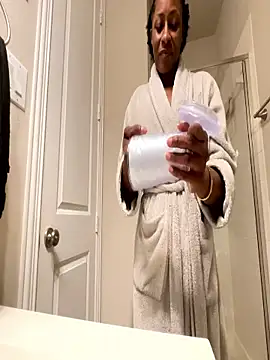 Webcam Model (wynterheat)  is live.Free join now!