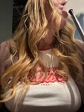 Sweet___Emily from StripChat is Freechat