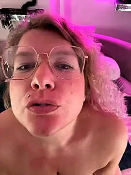 CurvyAnonymousGirl89