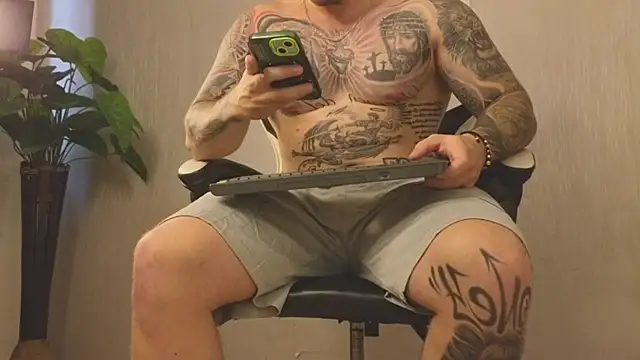 Ades_Lowe live cam screenshot male from Colombia on Token.Show — Token Tipping & Live Cams