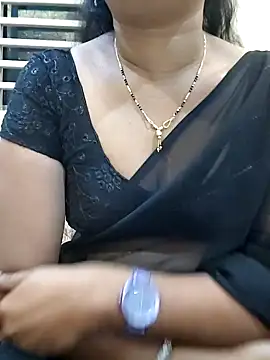 Webcam Model (Lilly-queen)  is live.Free join now!