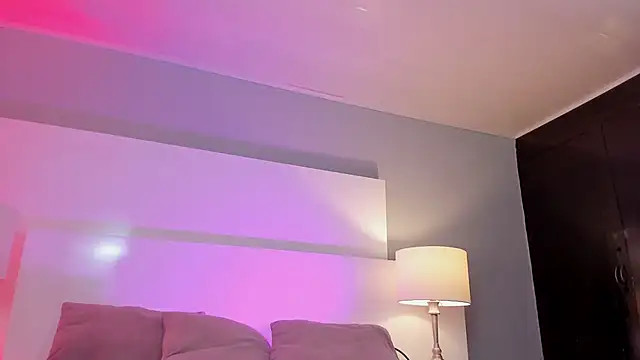 emily_roberts1 live cam screenshot female on Home.Pink — Cozy Live Cams & Chat