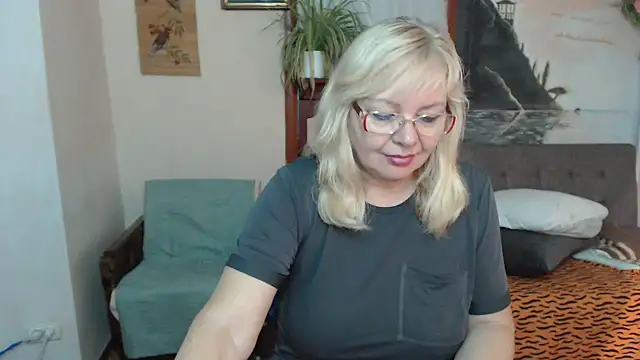 evelynloveshy - EvelynLoveShy's free webcam - UK Sex Cams