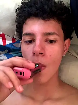 santicastroles (Ask my age) - Me desnudó