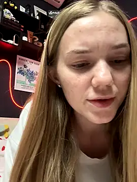 MilaMoone from StripChat is Freechat