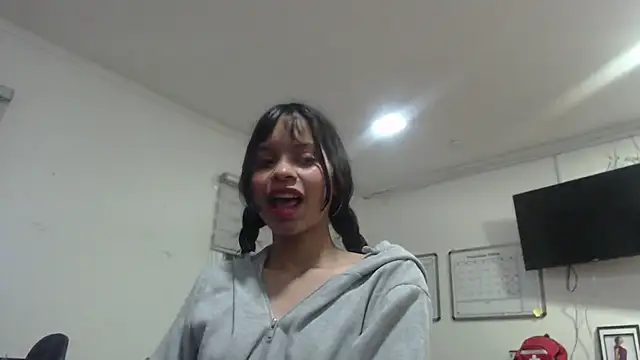  CloeyGraweing chat room