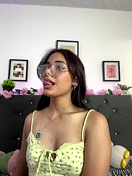 Im_Lyan webcam stripchat model stream image