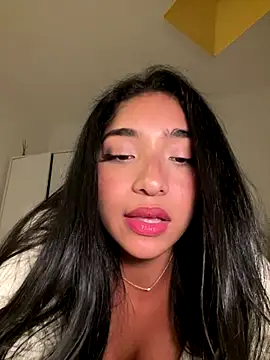 Webcam Model (Bellafr)  is live.Free join now!