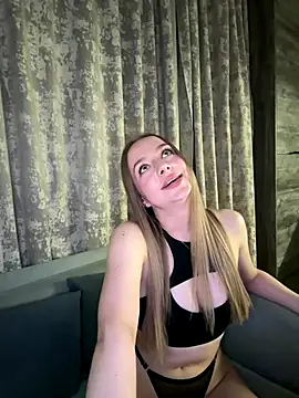 Webcam Model (MissOyee)  is live.Free join now!