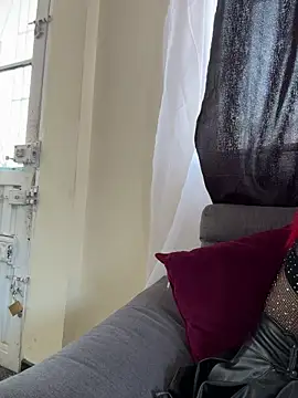 Scarlett_fiire's Stripchat show and profile