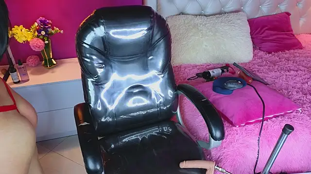 crystal_rouge - Crystal_rouge's free webcam - UK Sex Cams