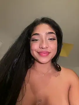 Webcam Model (Bellafr)  is live.Free join now!