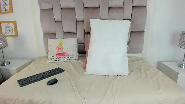 chikibom28 - ChikiBom28's free webcam - UK Sex Cams