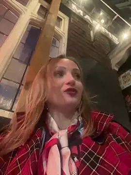 SneakyDomina_Tat... Live Webcam on Stripchat