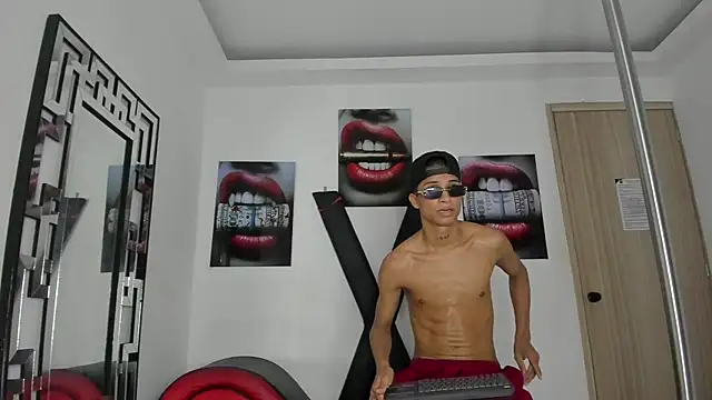 empire_boys1 - EMPIRE_BOYS1's free webcam - UK Sex Cams