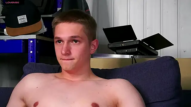 dustyn_fox (M twink) - Steamy cock jerk with you