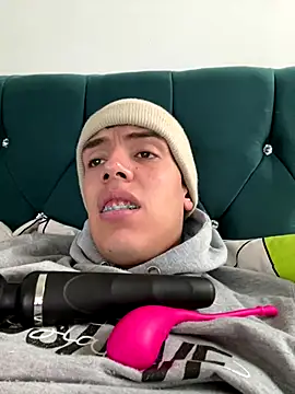 mattebret11 - Mattebret11's free webcam - UK Sex Cams