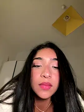 Webcam Model (Bellafr)  is live.Free join now!