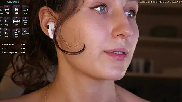 graciegalaxy (Ask my age) - oil up tits