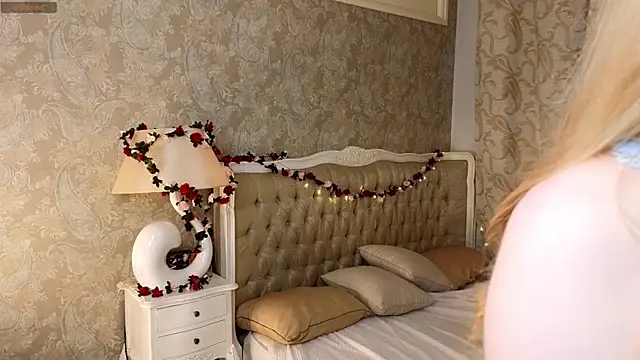 emma_frosty (F teen) - Play with my tongue