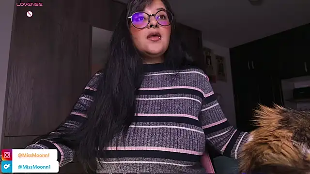 missmoonn1 (F young) - Naked and pussy show only on pvt