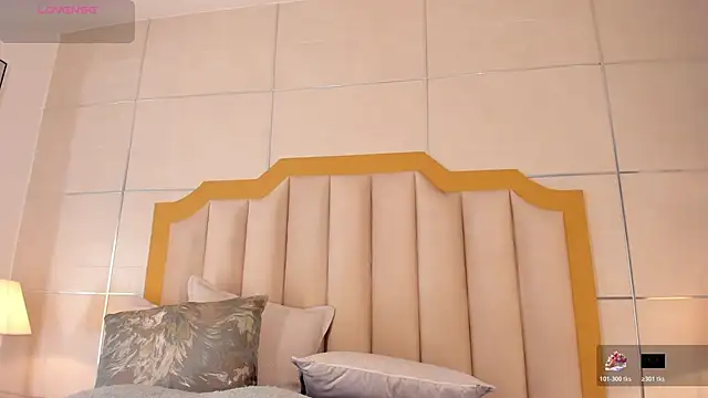 maddieparker (F young) - Boobs out, spit and pinch nipples🍒