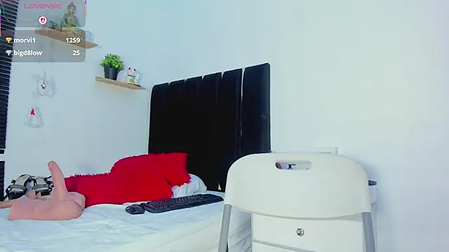 bellota924 (F young) - 4 fingers in the pussy