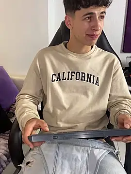 adrianrinaldi (M twink) - completly naked 4u