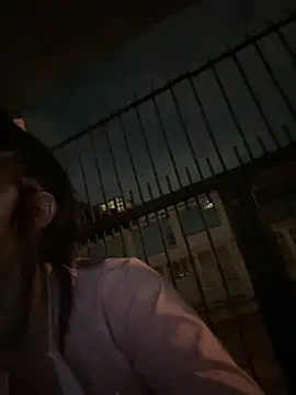 pamelajonsom_ (F young) - removing panties in public and smelling