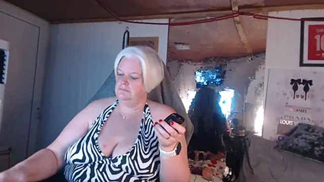 sexychazza16 from StripChat is Freechat