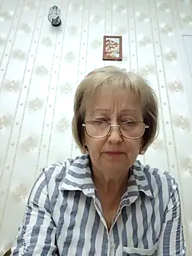 Webcam Model (AlikaSwan5821)  is live.Free join now!