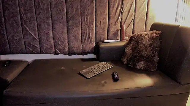 rowan_mills - Rowan_Mills's free webcam