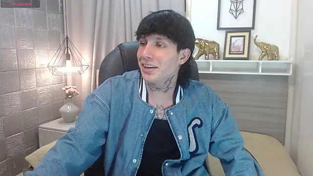 Iantwink18 live cam screenshot male from Colombia on Ohstagram — Live Cams & Adult Streams