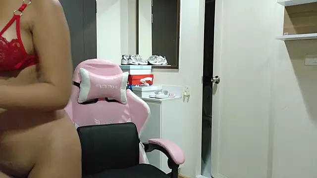 ice_ice_babyy live cam screenshot malefemale from Thailand on Squirt Show – Wet & Wild Live Cams