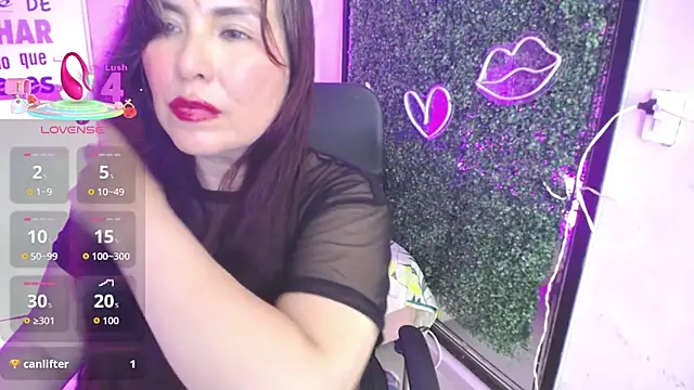 Live cam of evelyn_mature19 from co | Watch me live!