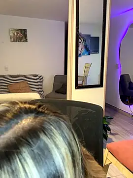 Webcam Model (_Maraa)  is live.Free join now!