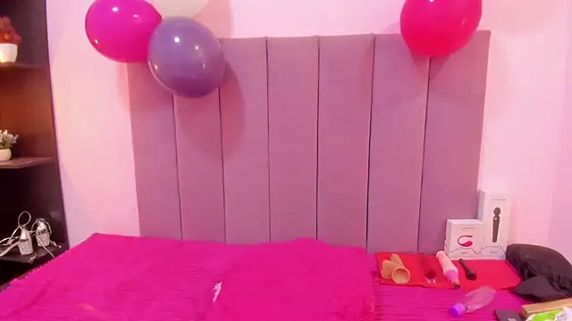 Live cam of HoollyHendrix from  | Watch me live!