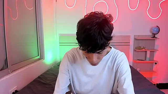 luccas_ferreira live cam screenshot male on Home.Pink — Cozy Live Cams & Chat