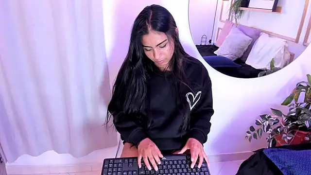 Live cam of Abbie_thomson_ from  | Watch me live!