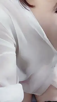 xiaoyang222 (F milf) - 舔自己奶头 1min